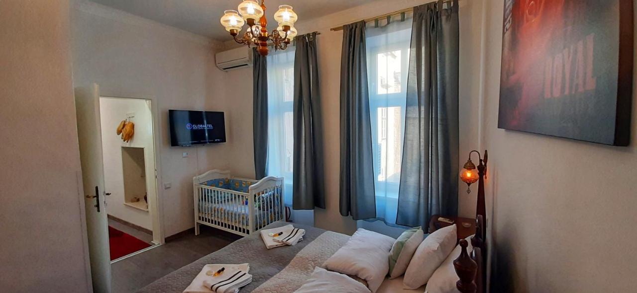 Crown Apartamento Sarajevo Exterior foto